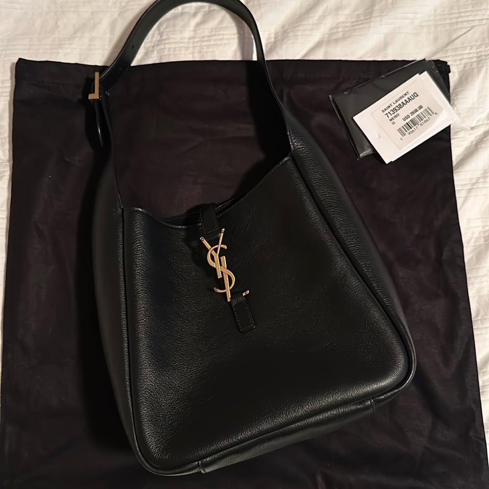 Saint Laurent LE 5 À 7 SUPPLE SMALL IN GRAINED LEATHER